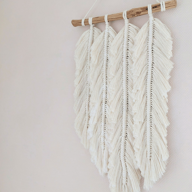 Suspension murale en macramé – Design plumes, fait main en France