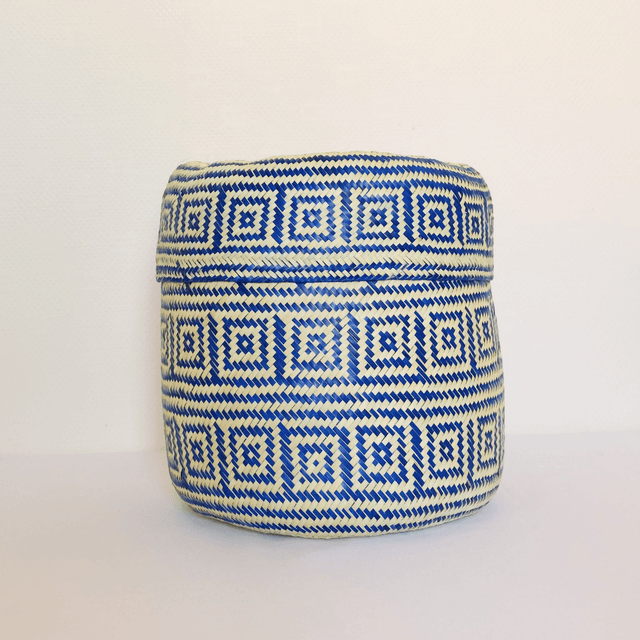 Panier mexicain avec couvercle – Motifs bleus géométriques – fait main en palmier