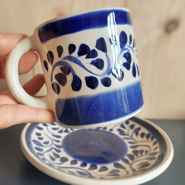 Tasse classique 10 x 8 cm avec son plateau – céramique bleu cobalt et blanc, fait main à Dolores Hidalgo, Mexique