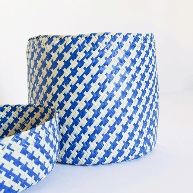 Panier en palme bleu fait main – 19 cm