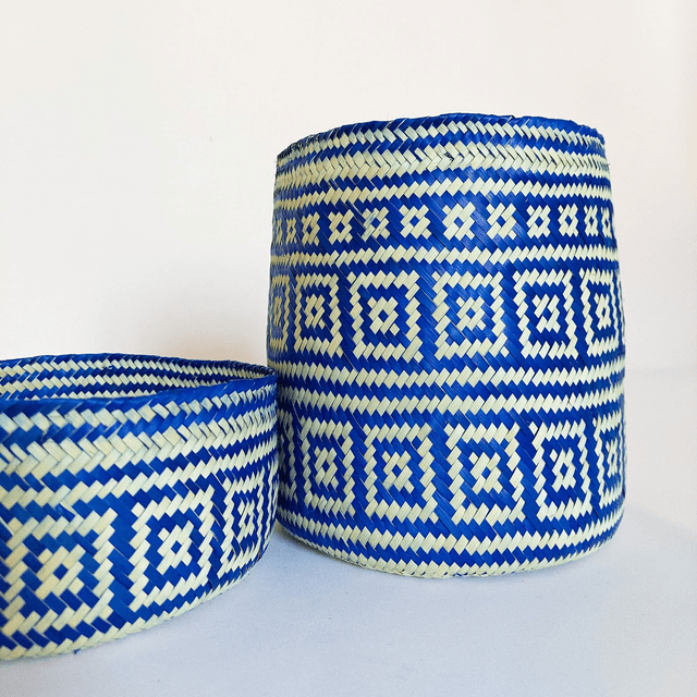 Panier en palme artisanal avec motifs bleus – 19x17 cm