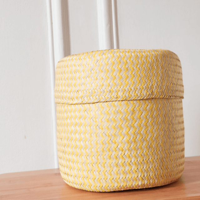 Petit panier mexicain avec couvercle – Jaune & naturel – fait main en palme
