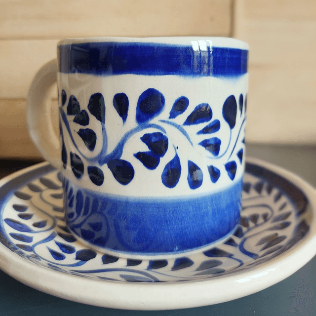 Tasse classique 10 x 8 cm avec son plateau – céramique bleu cobalt et blanc, fait main à Dolores Hidalgo, Mexique