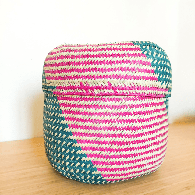 Panier mexicain avec couvercle – Vert et rose – fait main en feuille de palmier
