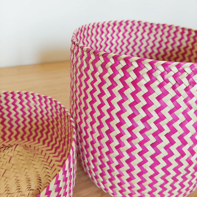 Petit panier rond en palme naturelle rose avec couvercle – Fait main 