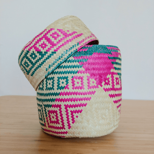 Panier en palme - frange vert &amp; rose