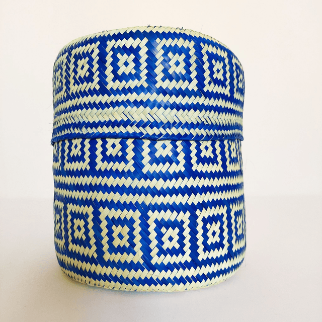Panier en palme artisanal avec motifs bleus – 19x17 cm