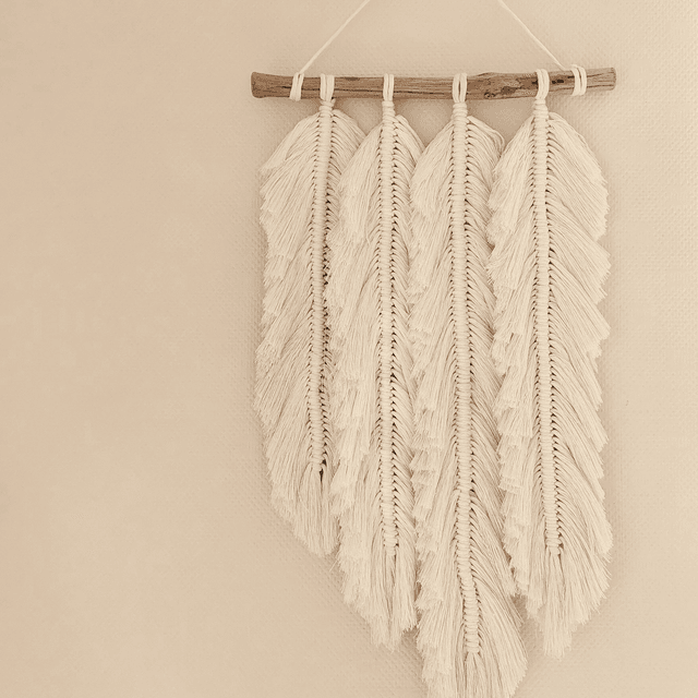 Suspension murale en macramé – Design plumes, fait main en France