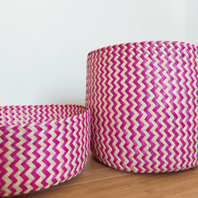 Petit panier rond en palme naturelle rose avec couvercle – Fait main 